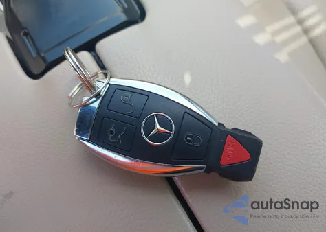 2014 Mercedes-Benz E 350 z USA, uszkodzony, nr VIN WDDHF5KB2EA901598